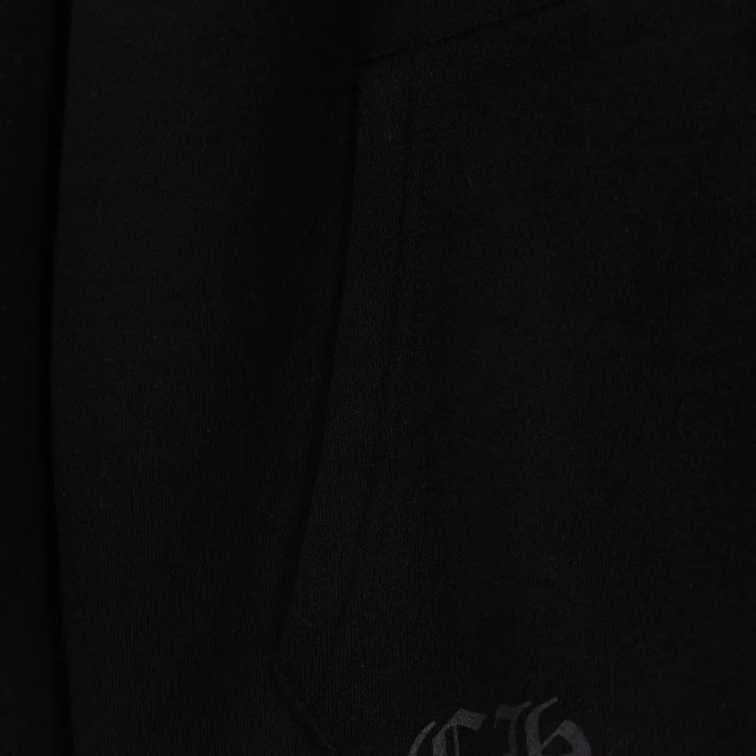 P310 zp version [exclusive supply] Chrome Hearts/Chrome Hearts Tokyo limited horseshoe Sanskrit printed zipper sweatshirt cardigan jacket. High weight, high density and high quality. The wool is soft, delicate and skin-friendly. Soft and silky to the touch. Excellent warmth and skin-friendly properties. Custom-woven and dyed. No color difference in either fabric or workmanship details. Comparing with the ordinary version on the market. Hardware zipper accessories are all customized. Full of details. Color: Black Size: S M L XL No.: FW10945